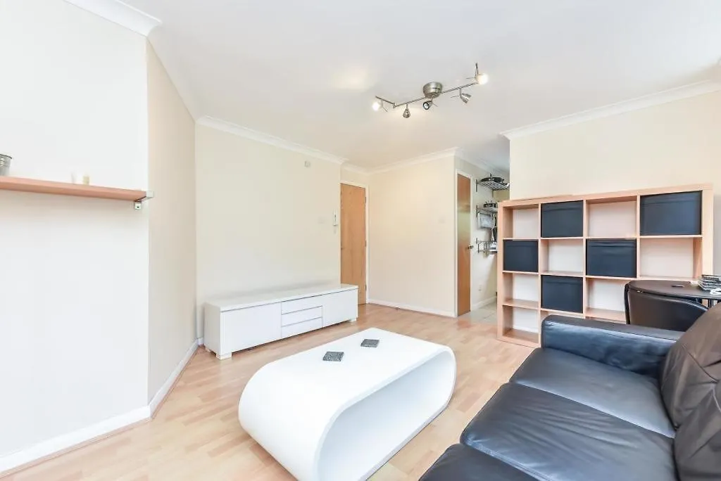 Apartment 1 Bedroom Flat In Canada Water London
