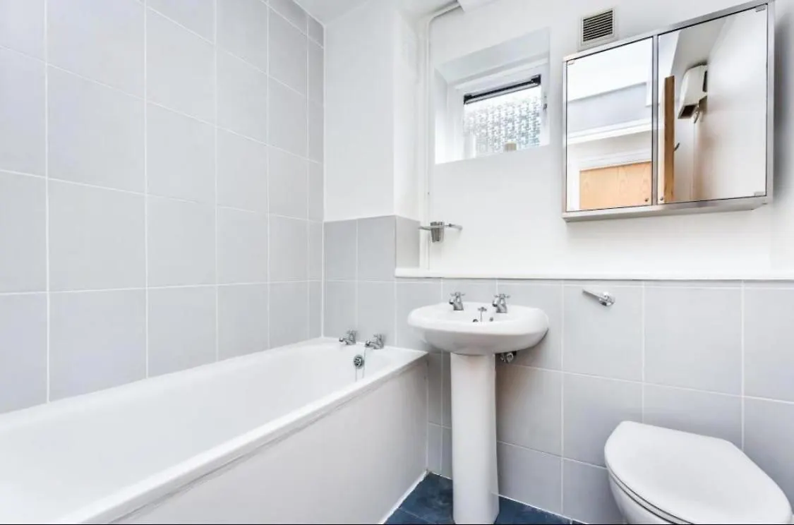 1 Bedroom Flat In Canada Water London 0*,