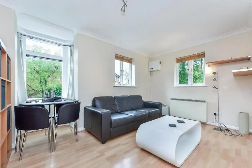 1 Bedroom Flat In Canada Water contacts