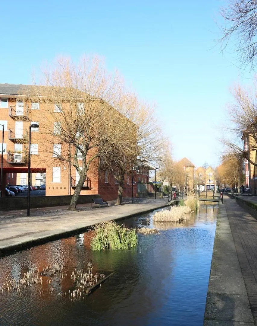 1 Bedroom Flat In Canada Water Londra 0*,  Birleşik Krallık